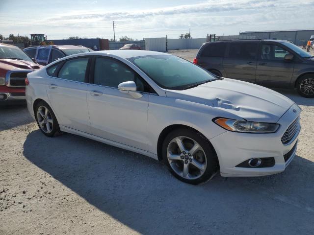 VIN 1FA6P0HD9E5355410 2014 Ford Fusion, SE no.4