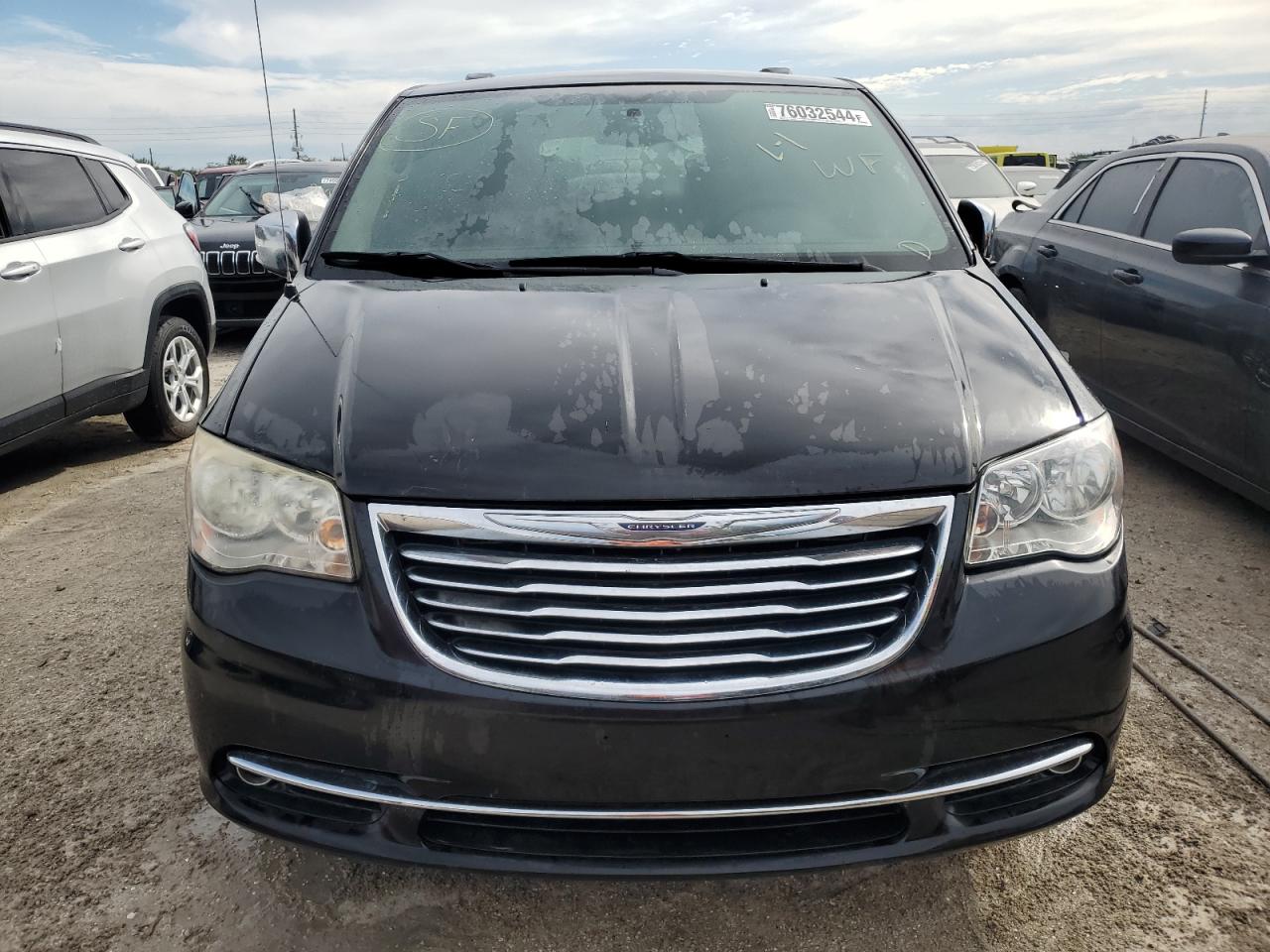 Lot #2945059184 2014 CHRYSLER TOWN & COU