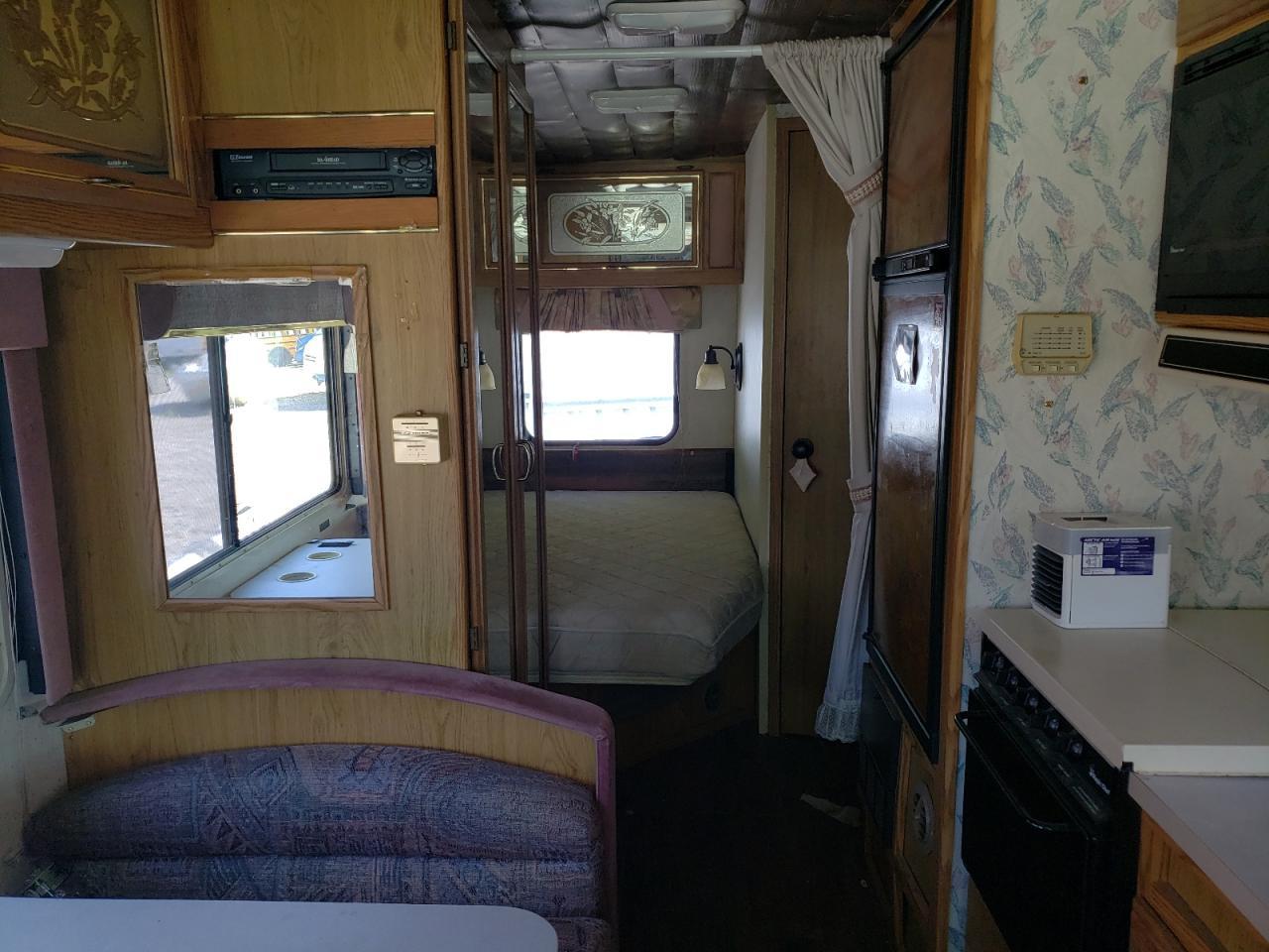 Lot #2945610124 1992 WINNEBAGO RV