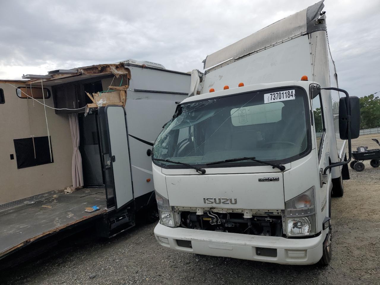 Lot #2945550078 2017 ISUZU NPR HD