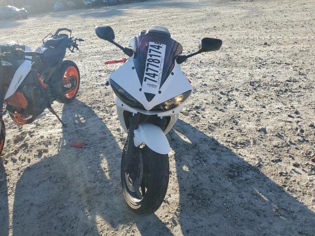 YAMAHA YZFR6 L 2004 white racer gas JYARJ06E84A015509 photo #3