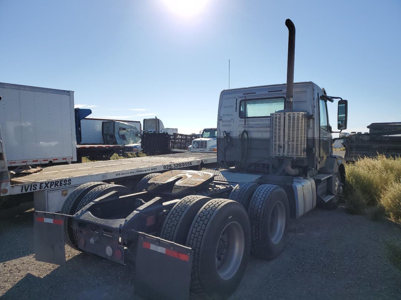 Lot #2945151706 2012 VOLVO VN VNL