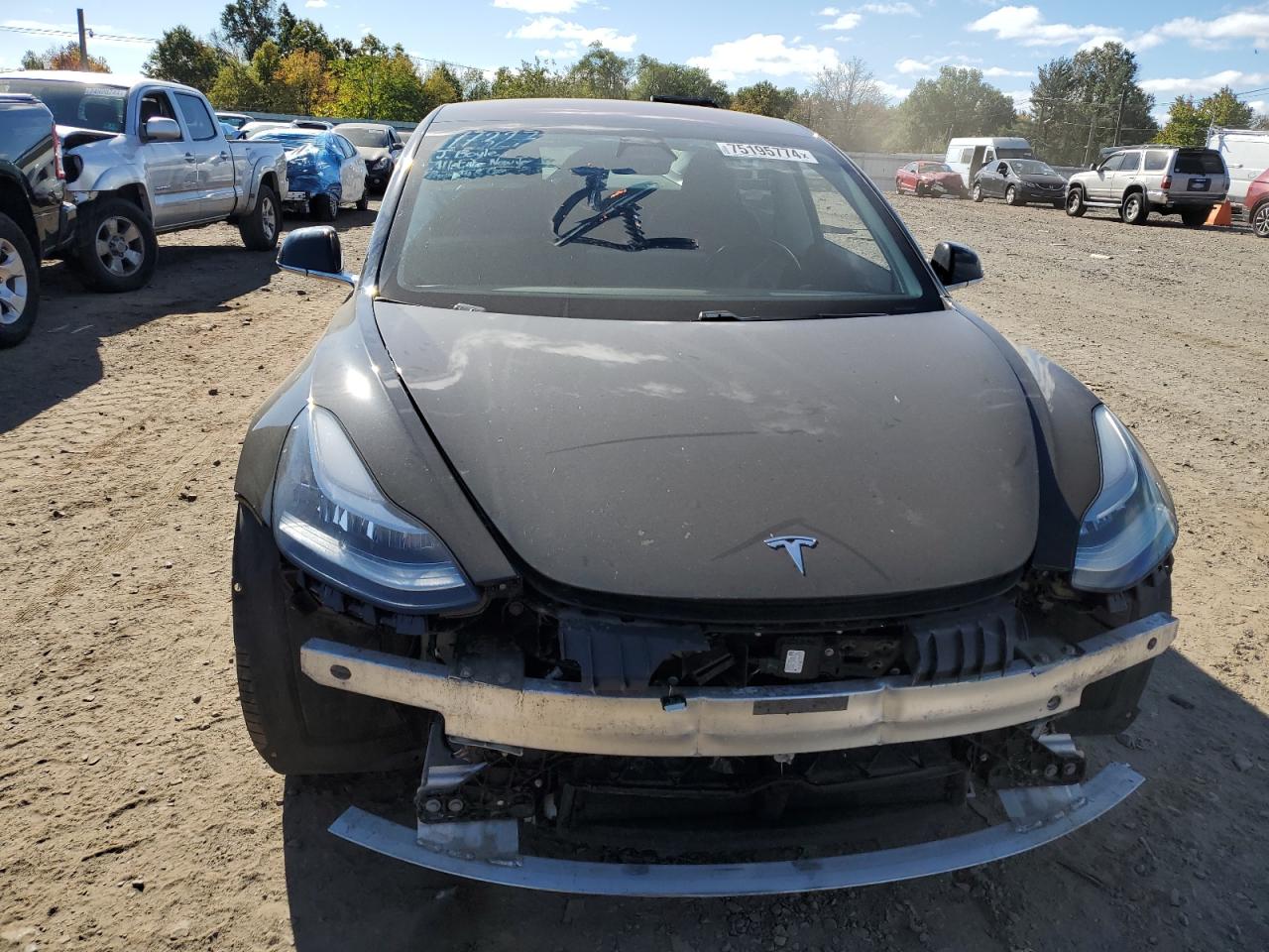 Lot #2928651807 2018 TESLA MODEL 3