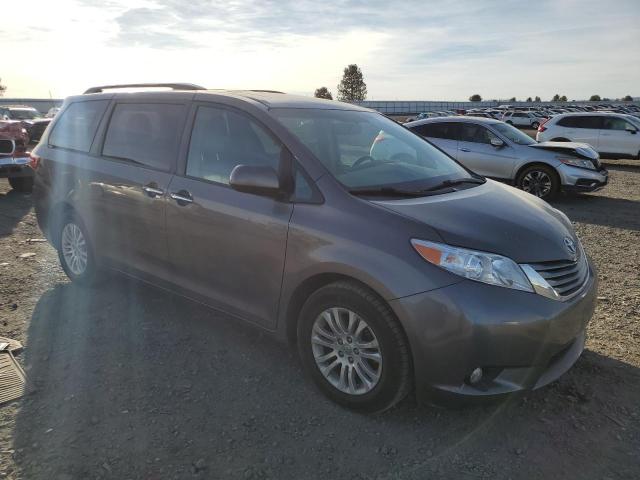 VIN 5TDYZ3DC2HS769493 2017 Toyota Sienna, Xle no.4