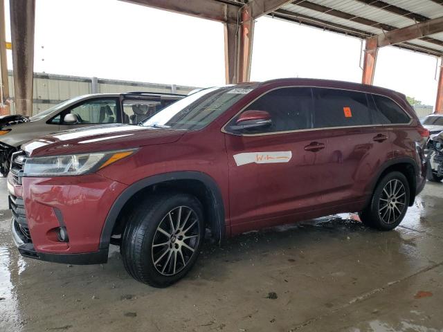 VIN 5TDJZRFH7JS821865 2018 Toyota Highlander, SE no.1