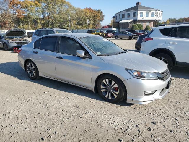 VIN 1HGCR2F39DA256865 2013 Honda Accord, LX no.4