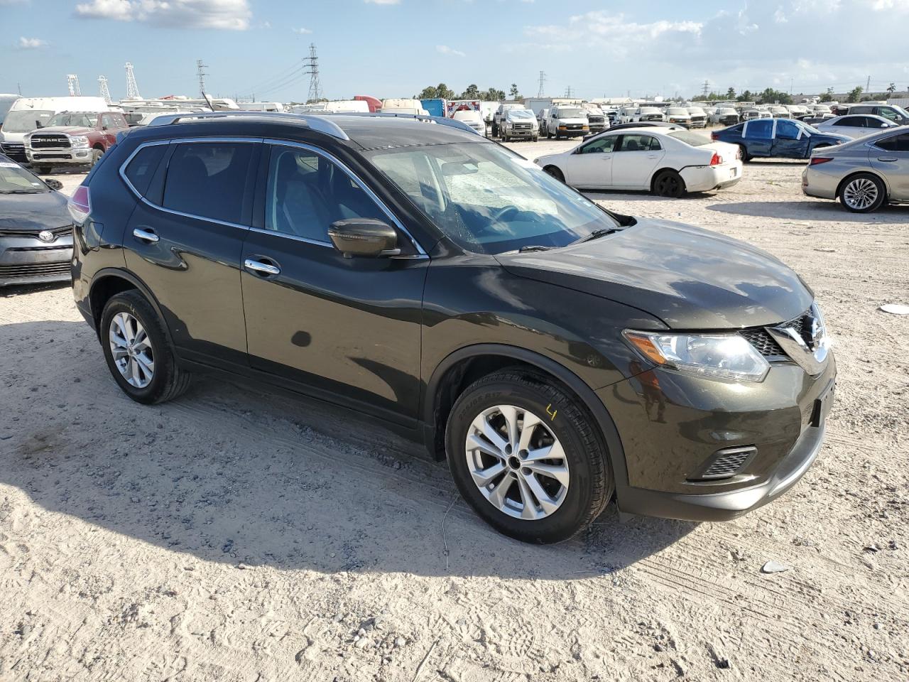 Lot #2957632134 2016 NISSAN ROGUE S