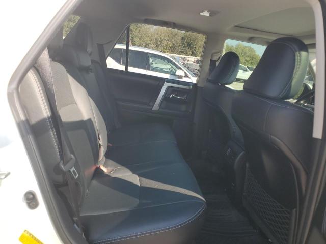 2018 TOYOTA 4RUNNER SR - JTEBU5JRXJ5549518