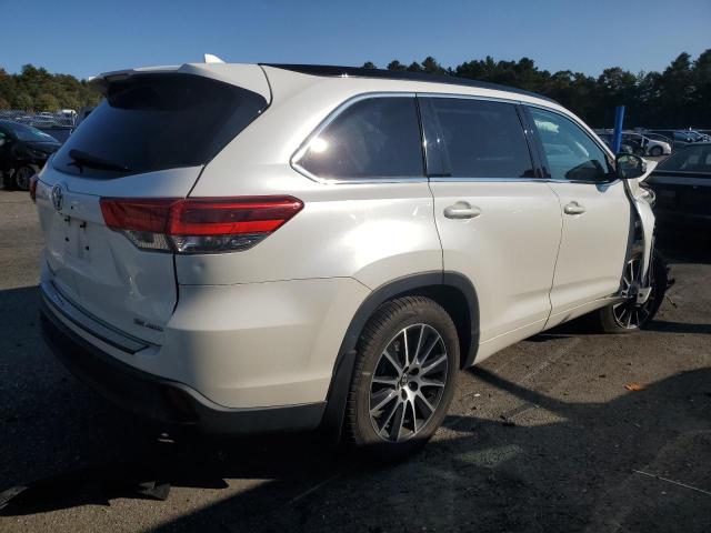 VIN 5TDJZRFH5HS371112 2017 Toyota Highlander, SE no.3