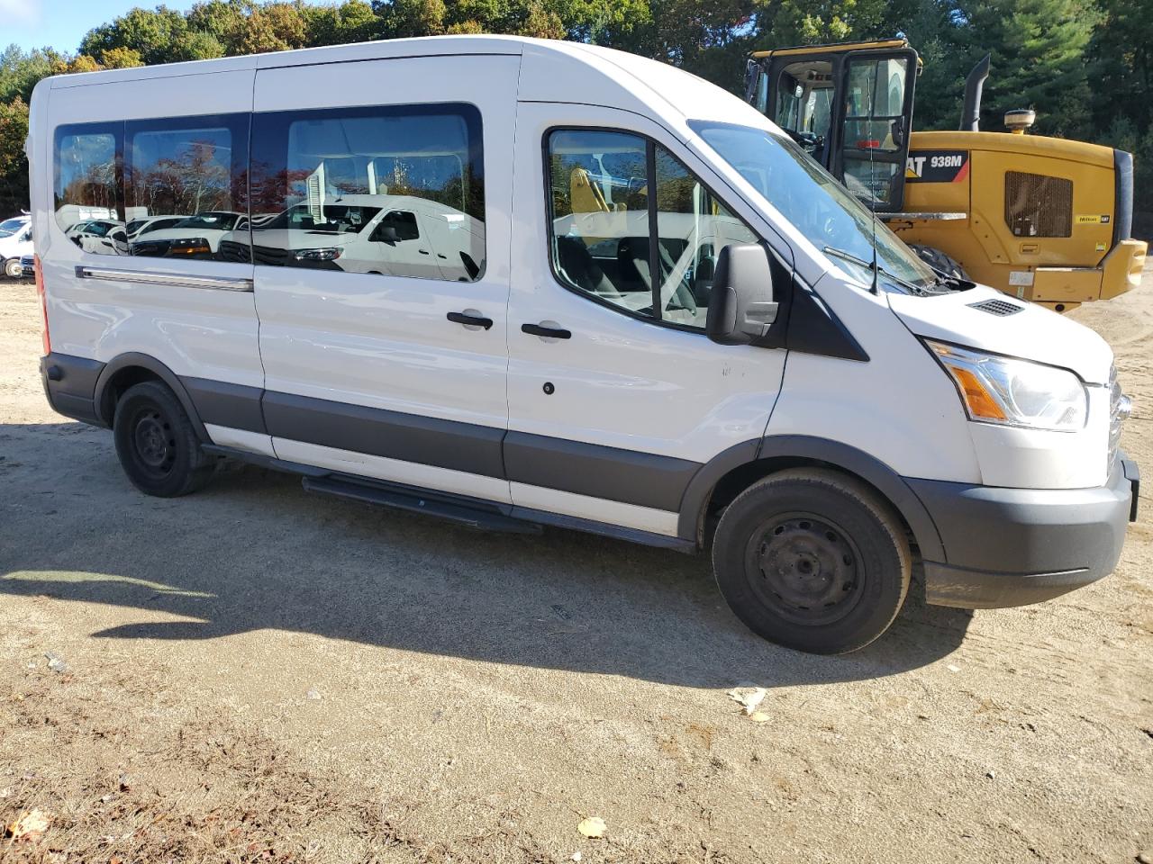 Lot #2909142343 2017 FORD TRANSIT T-