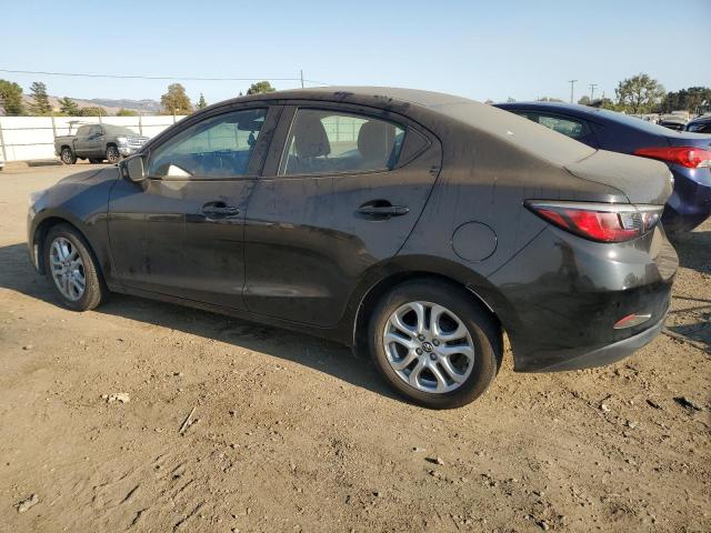 VIN 3MYDLBYV2JY314875 2018 Toyota Yaris no.2