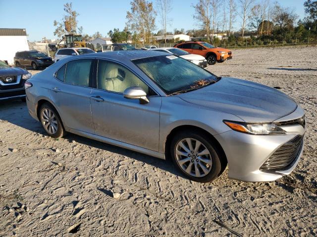 VIN 4T1B11HK4JU019240 2018 Toyota Camry, L no.4