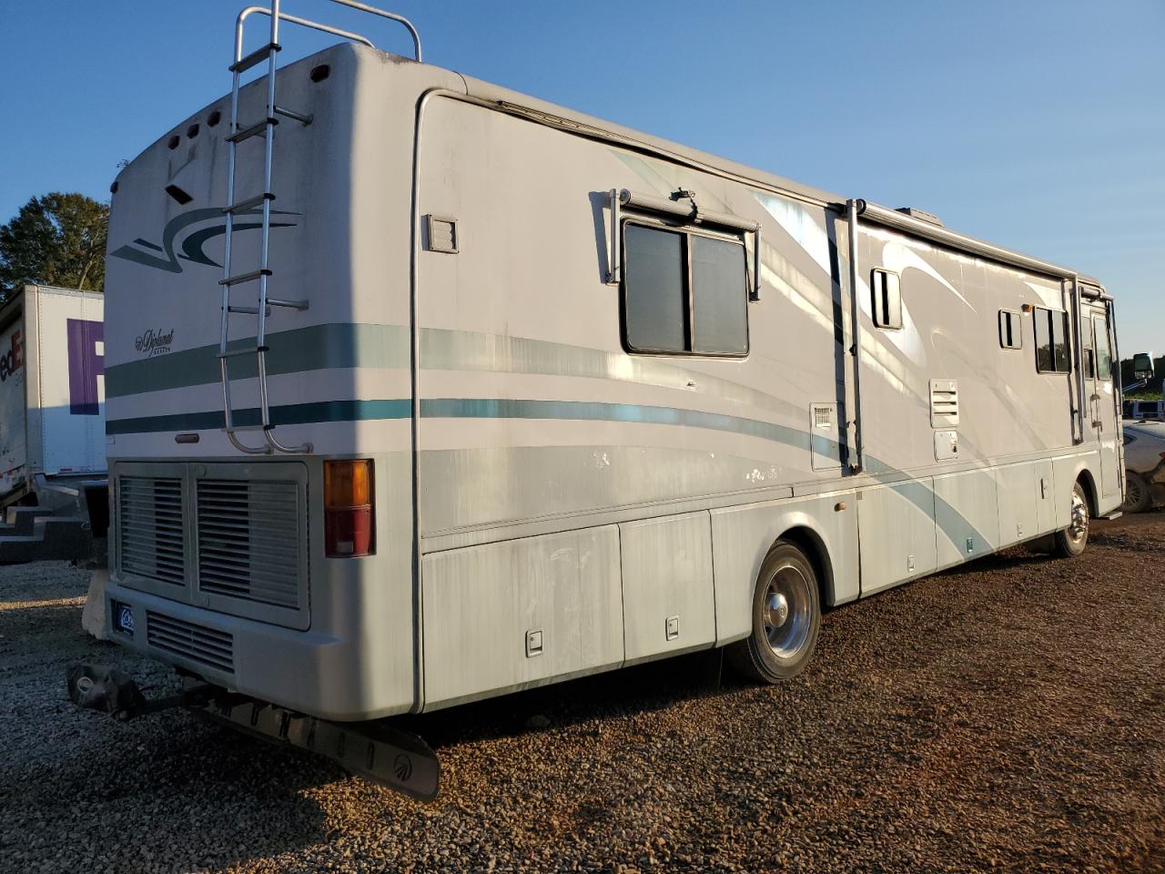 Lot #3025762306 2002 ROADMASTER RAIL RAISED RAI