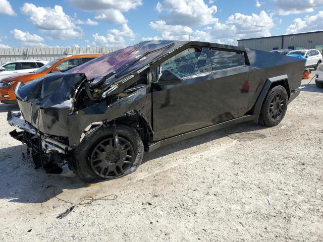 TESLA CYBERTRUCK