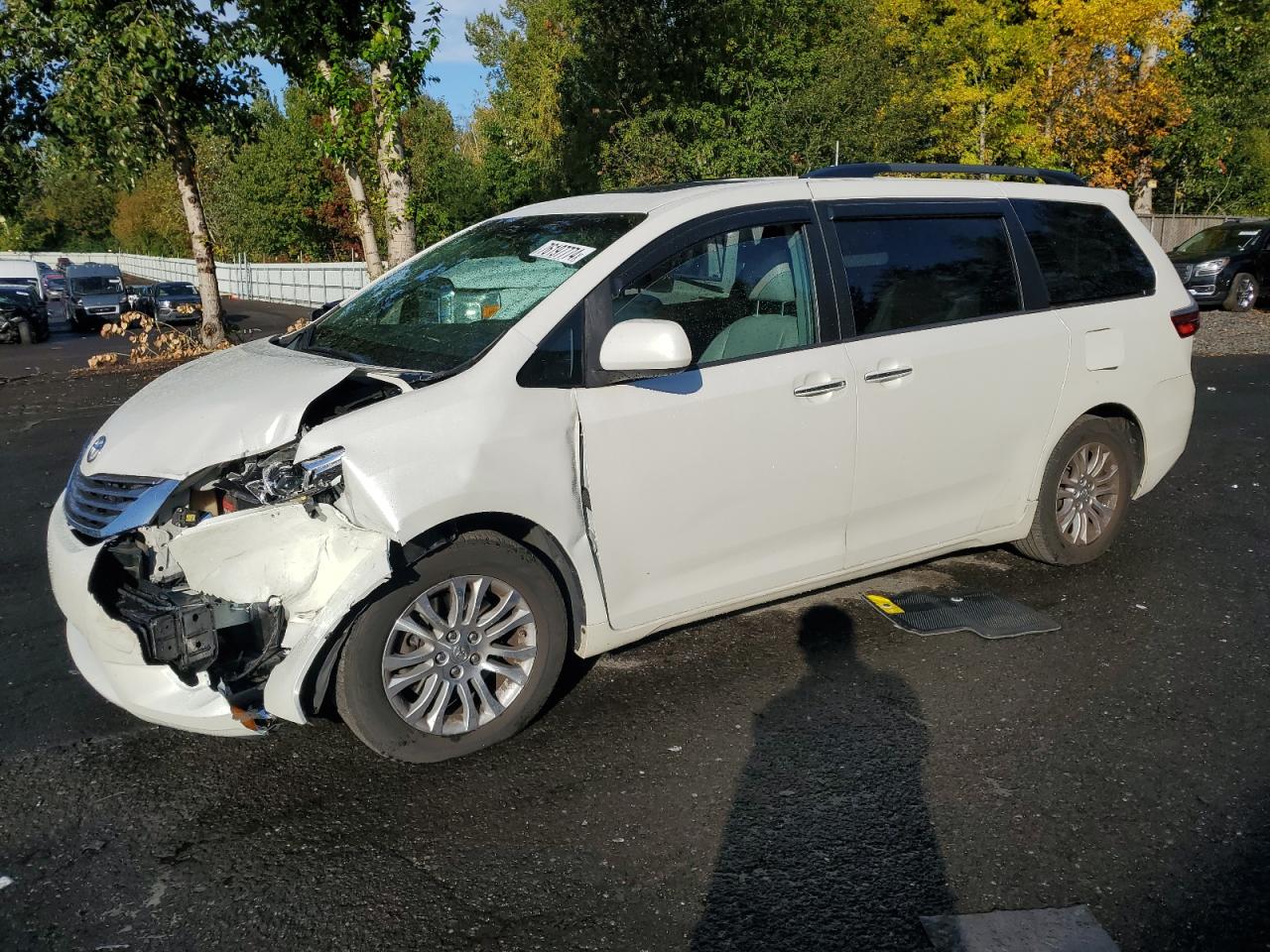 Lot #2991791150 2015 TOYOTA SIENNA XLE