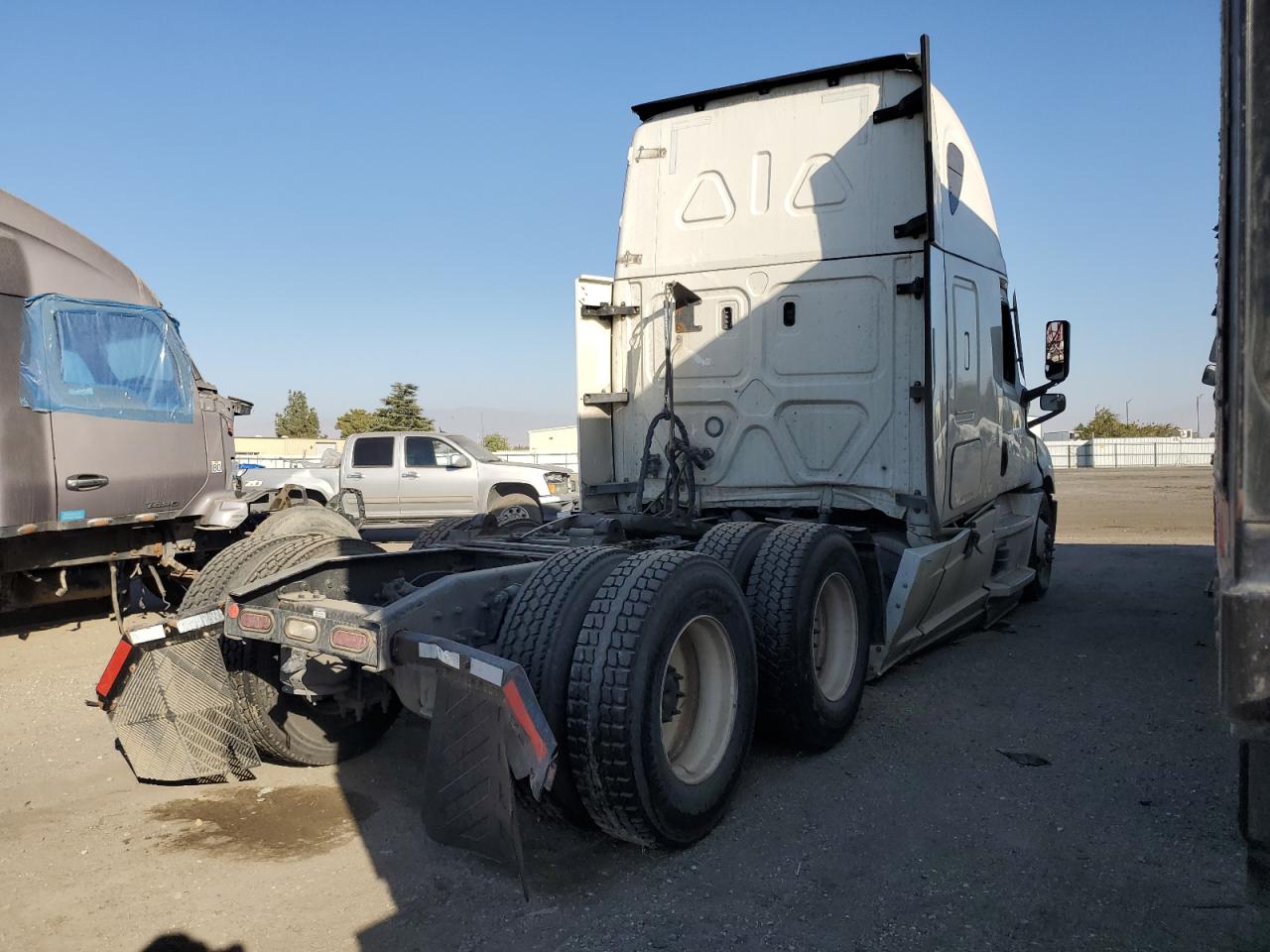 Lot #2935447127 2022 FREIGHTLINER CASCADIA 1