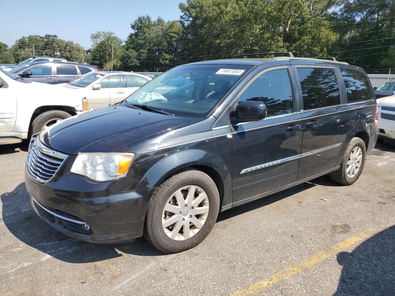 Lot #2919170758 2014 CHRYSLER TOWN & COU