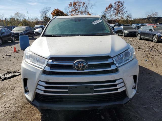 VIN 5TDJZRFH3JS529064 2018 Toyota Highlander, SE no.5