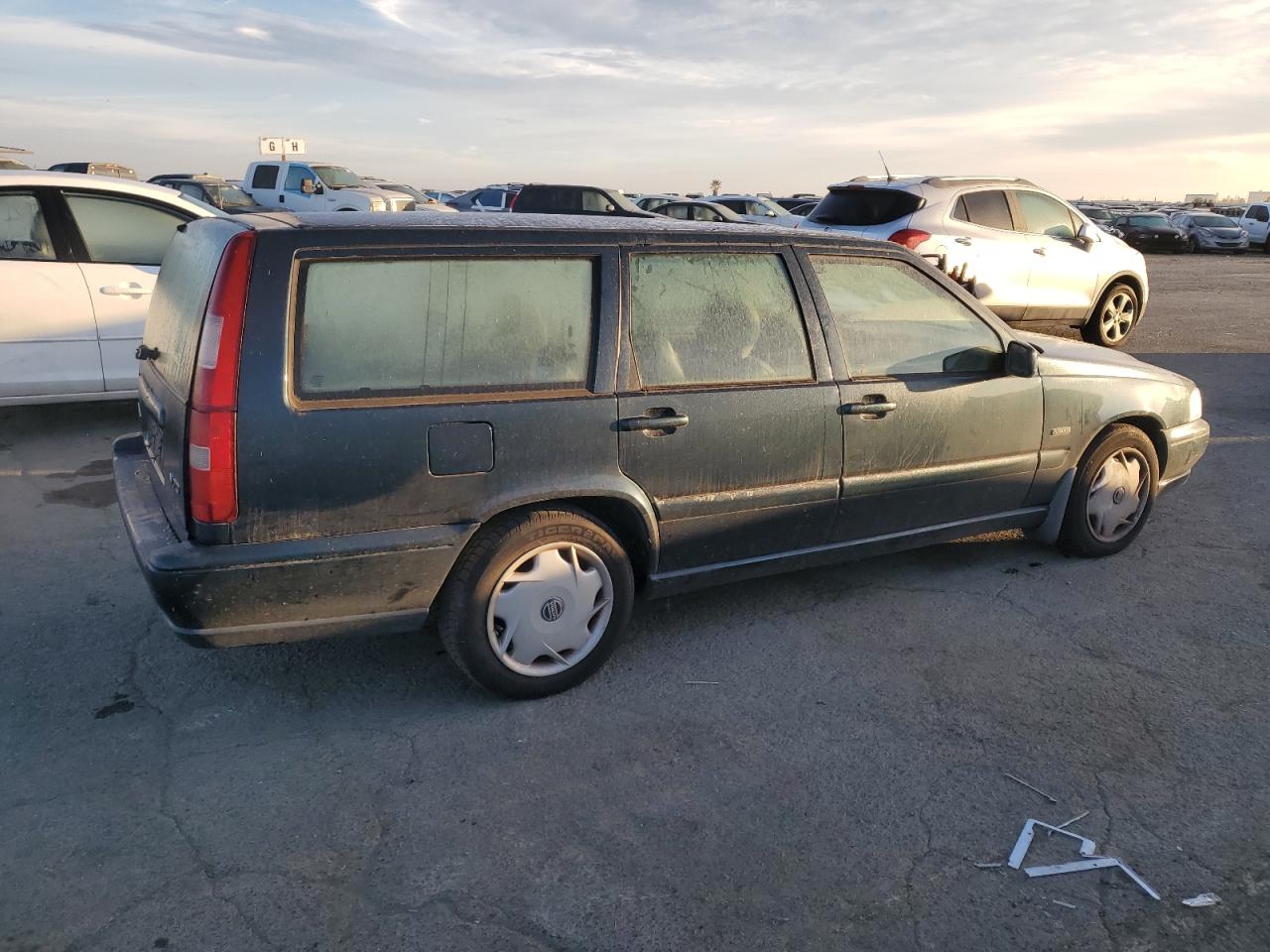 Lot #2921543709 1998 VOLVO V70