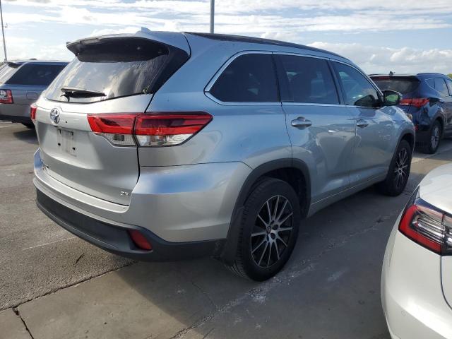 VIN 5TDKZRFH9HS508329 2017 Toyota Highlander, SE no.3