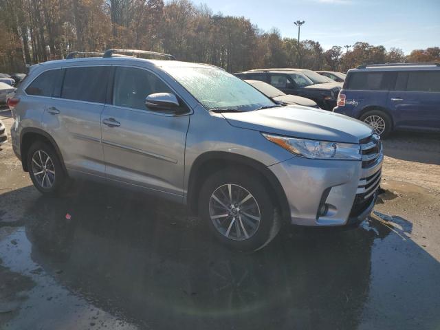 VIN 5TDJZRFH2JS903647 2018 Toyota Highlander, SE no.4