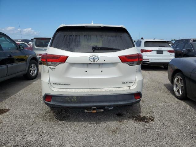 VIN 5TDJZRFH1JS890941 2018 Toyota Highlander, SE no.6