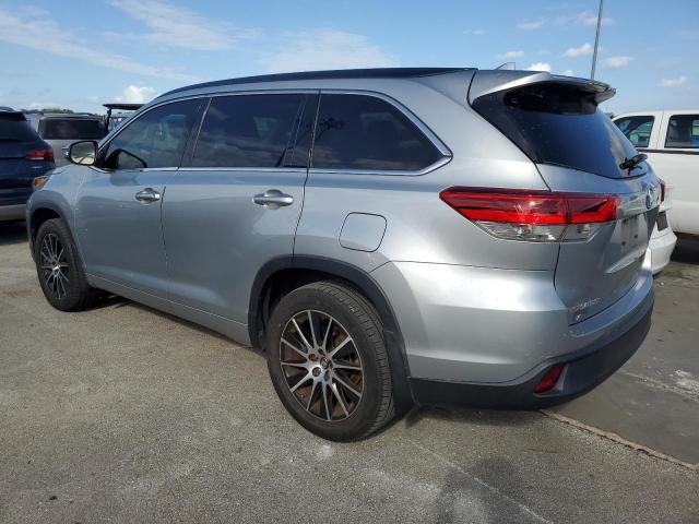 VIN 5TDKZRFH9HS508329 2017 Toyota Highlander, SE no.2