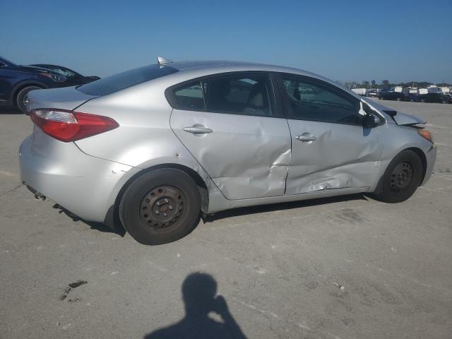 VIN KNAFK4A68F5331500 2015 KIA Forte, LX no.3