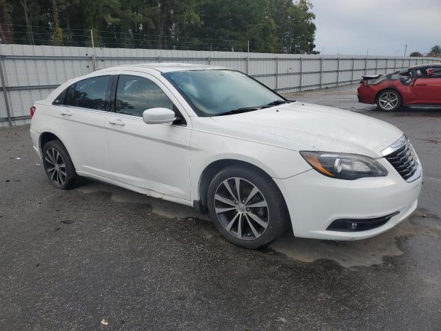 VIN 1C3CCBBG8DN736918 2013 CHRYSLER 200 no.4