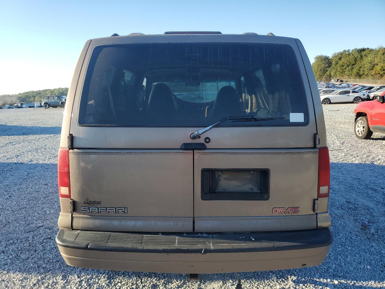 Lot #2935987834 1998 GMC SAFARI XT