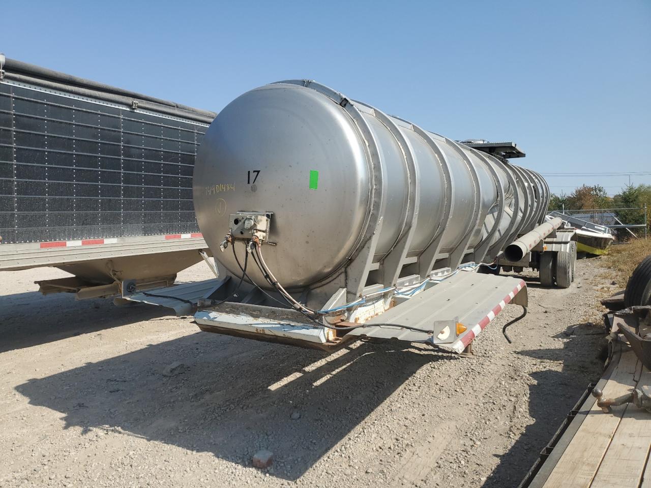 Lot #2944946877 1984 TANK TRAILER