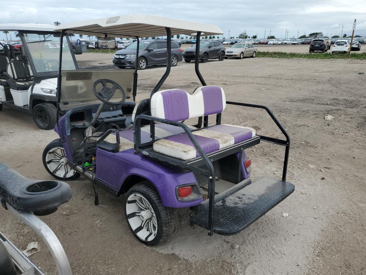 Lot #3029726661 2013 EZGO GOLFCART