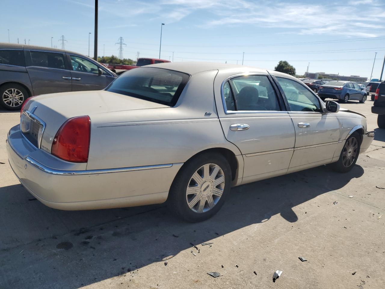 Lot #2945690682 2003 LINCOLN TOWN CAR C