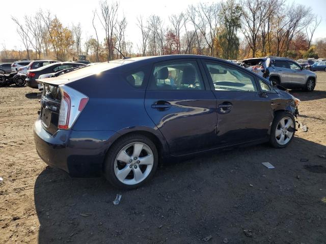 VIN JTDKN3DUXE0386264 2014 Toyota Prius no.3