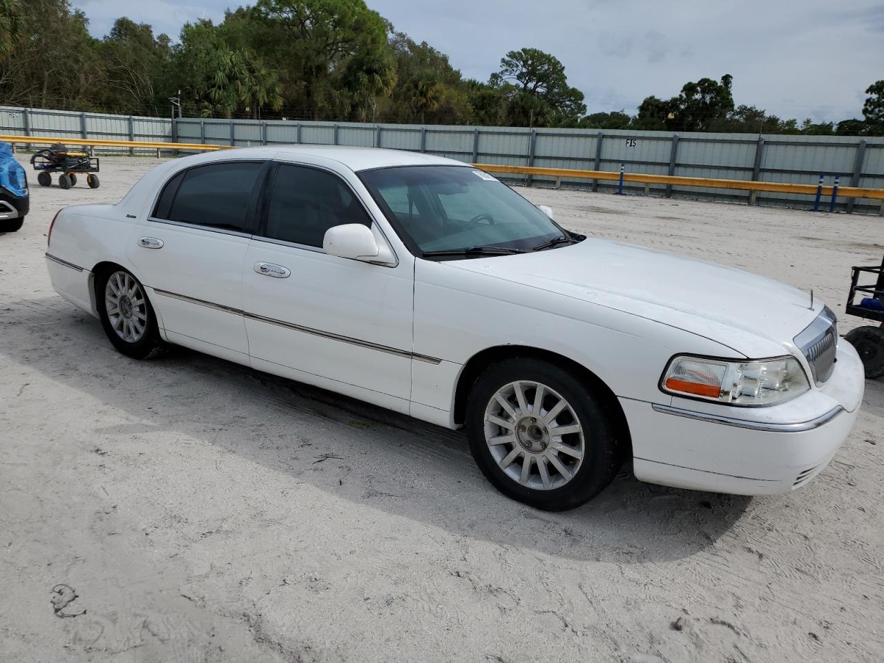 Lot #2939958019 2006 LINCOLN TOWN CAR S