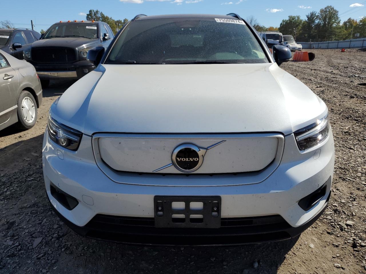 Lot #2940539467 2022 VOLVO XC40 P8 RE