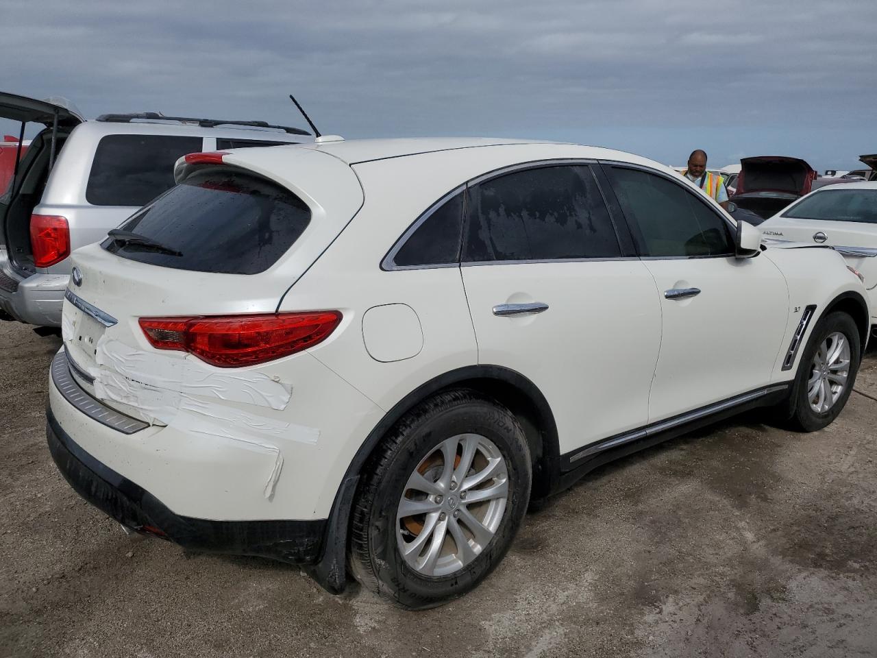 INFINITI QX70 2017 white  gas JN8CS1MU7HM140582 photo #4