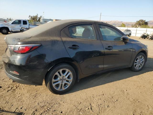 VIN 3MYDLBYV2JY314875 2018 Toyota Yaris no.3