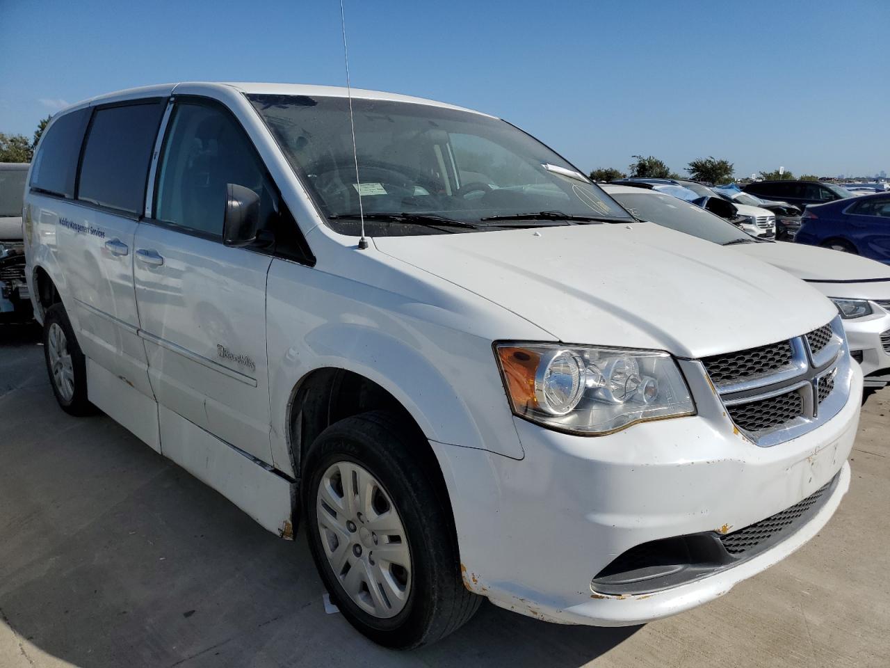 Lot #2925443427 2017 DODGE GRAND CARA