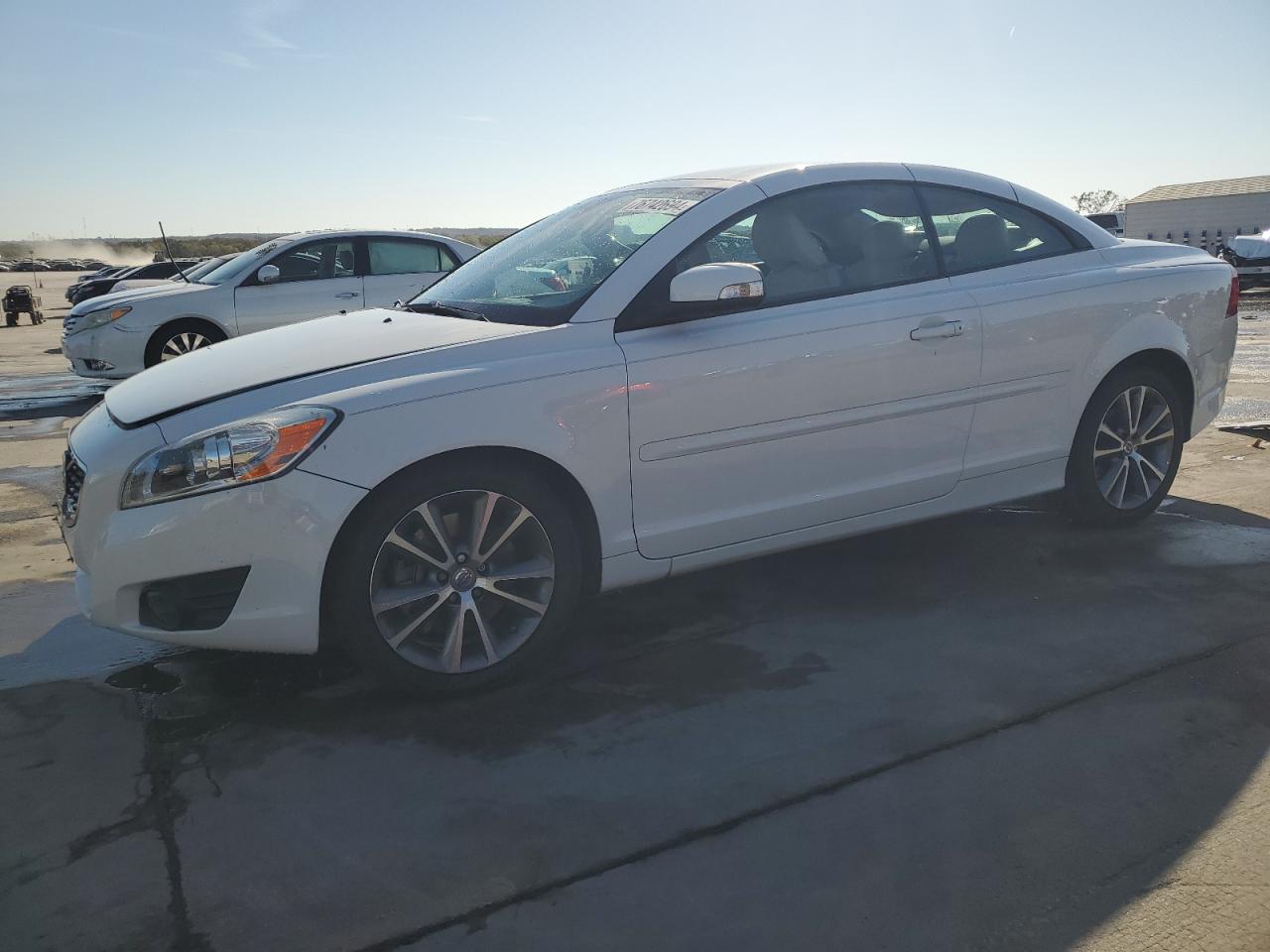 Lot #2938266691 2011 VOLVO C70 T5