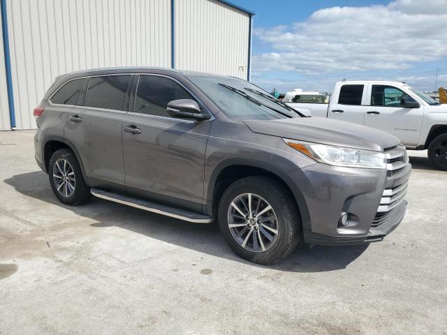 VIN 5TDKZRFH0KS554414 2019 Toyota Highlander, SE no.4