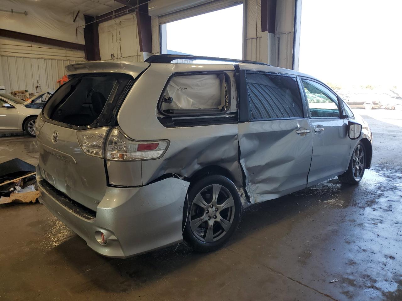 Lot #2907486512 2017 TOYOTA SIENNA SE