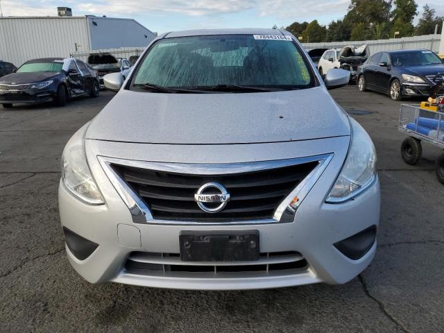 VIN 3N1CN7AP3JL807137 2018 NISSAN VERSA no.5