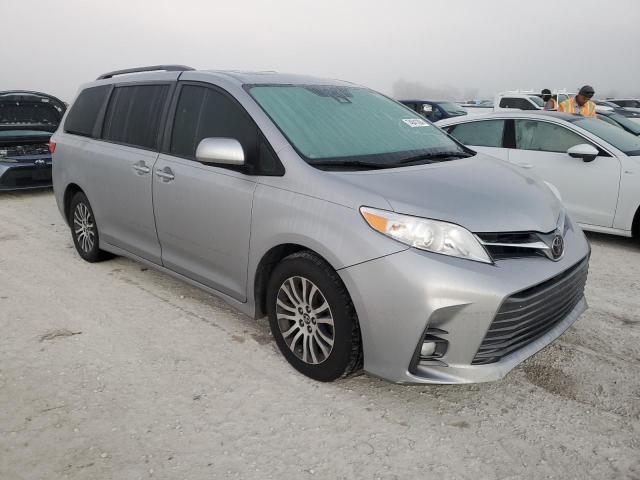 VIN 5TDYZ3DC4JS935177 2018 Toyota Sienna, Xle no.4