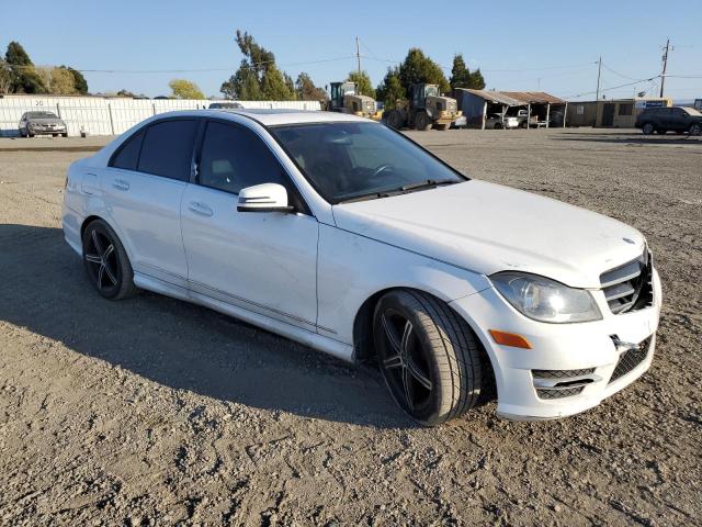 VIN WDDGF4HB2EG245526 2014 Mercedes-Benz C-Class, 250 no.4