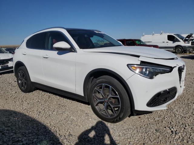 VIN ZASFAKBN5J7C17829 2018 ALFA ROMEO STELVIO no.4