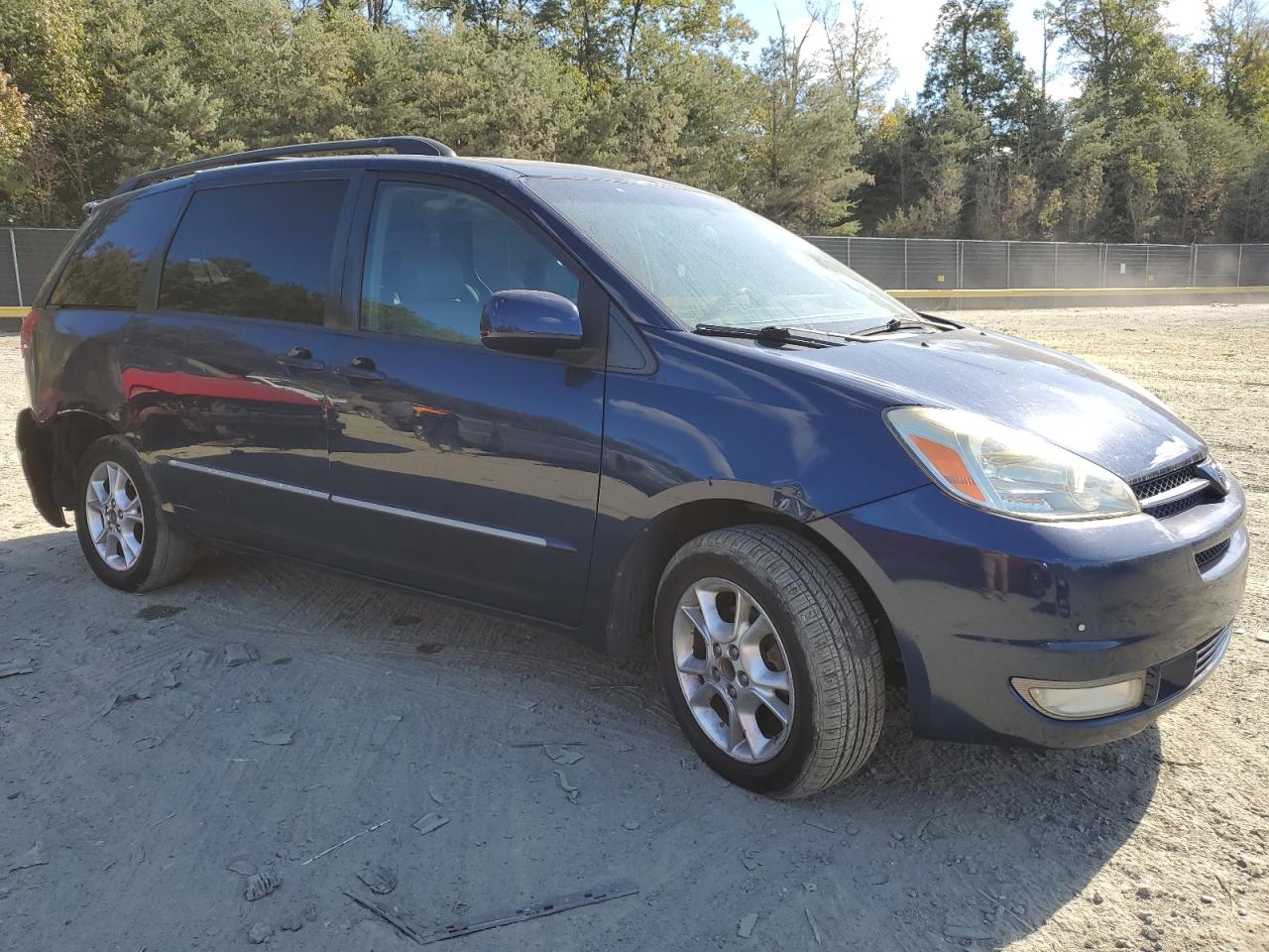 Lot #2924061114 2005 TOYOTA SIENNA XLE