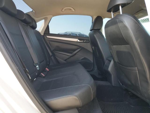 2015 VOLKSWAGEN PASSAT S - 1VWAT7A35FC019886