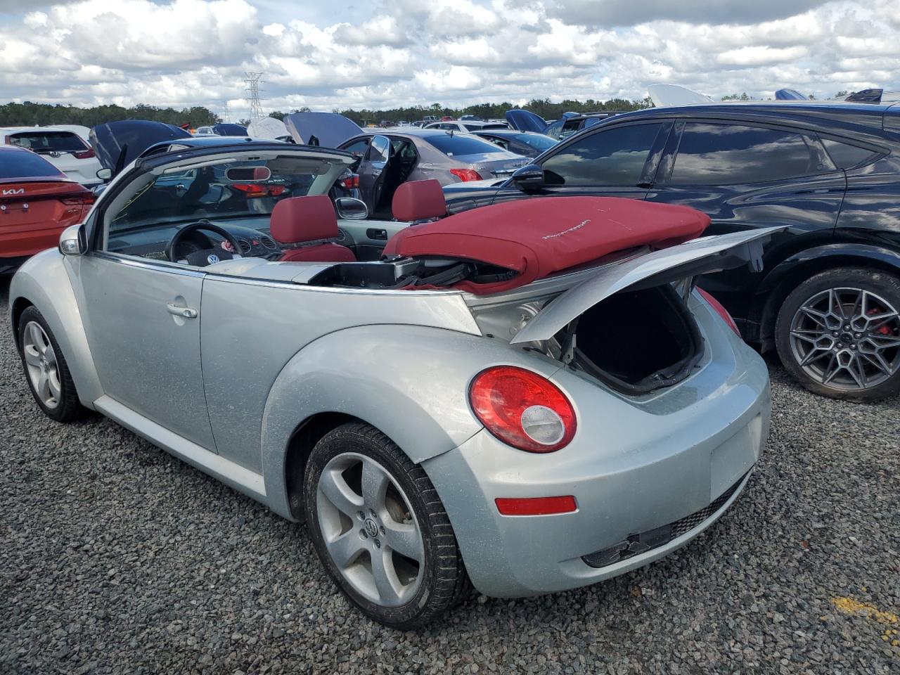 Lot #2926439290 2009 VOLKSWAGEN NEW BEETLE