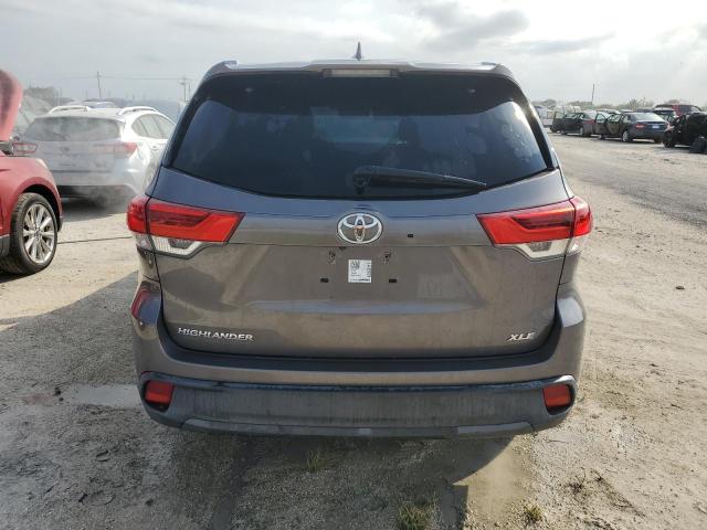 VIN 5TDKZRFH9KS566111 2019 Toyota Highlander, SE no.6